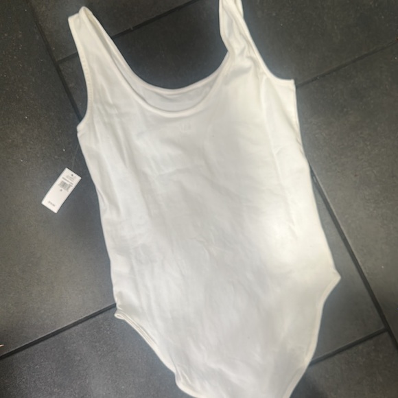 NWT Gap White Capsule Wardrobe Bodysuit Scoop Neck Size Small - Picture 3 of 3